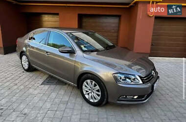 Седан Volkswagen Passat 2011 в Ивано-Франковске