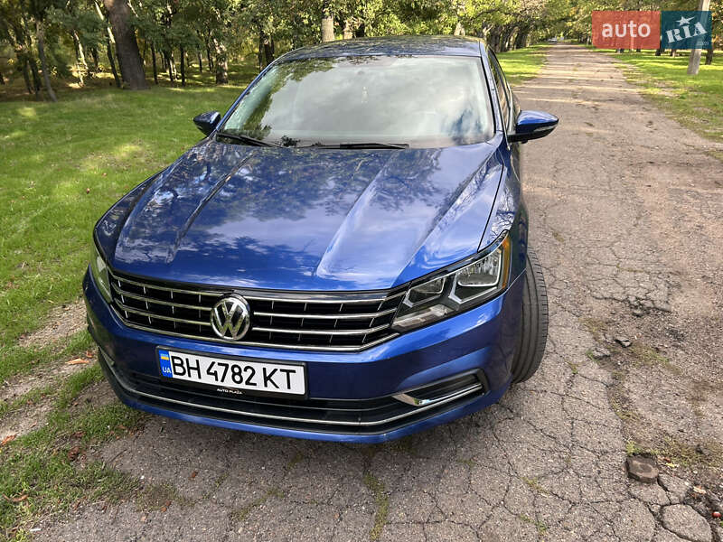 Седан Volkswagen Passat 2015 в Одессе
