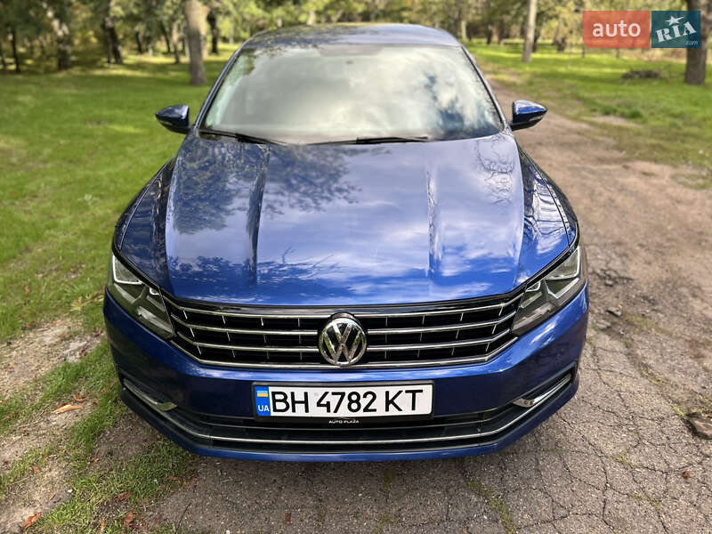 Седан Volkswagen Passat 2015 в Одессе