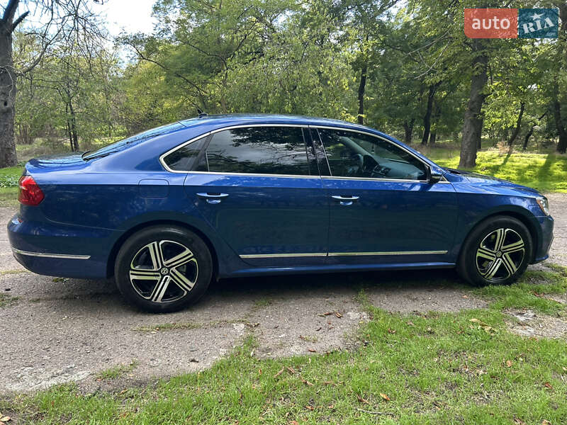 Седан Volkswagen Passat 2015 в Одессе