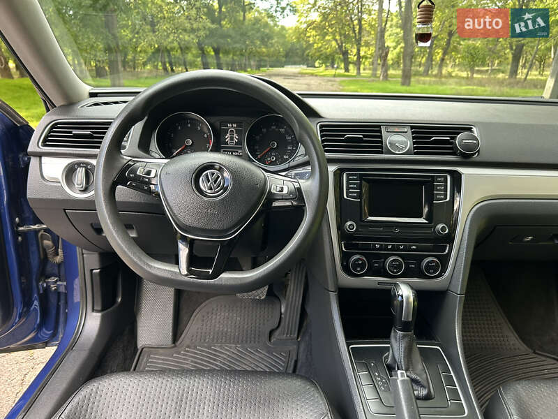Седан Volkswagen Passat 2015 в Одессе