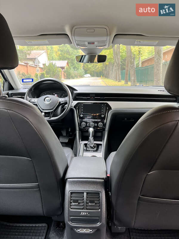 Седан Volkswagen Passat 2020 в Львове