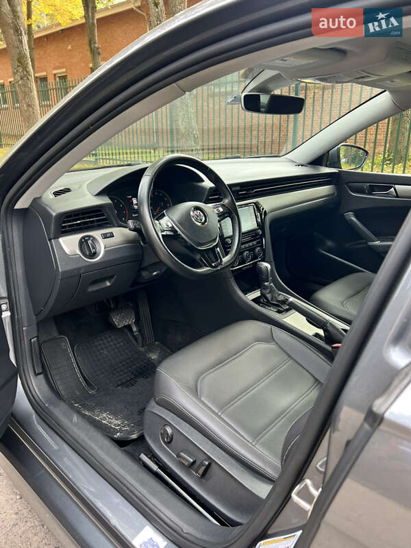 Седан Volkswagen Passat 2020 в Львове