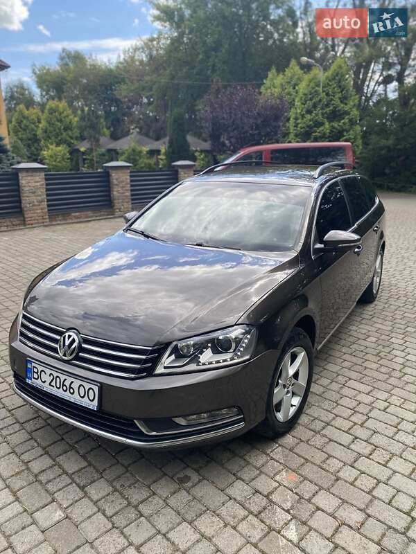 Універсал Volkswagen Passat 2012 в Мостиській