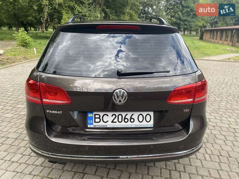 Універсал Volkswagen Passat 2012 в Мостиській