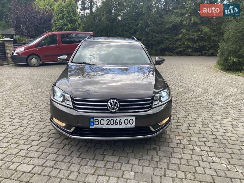 Універсал Volkswagen Passat 2012 в Мостиській