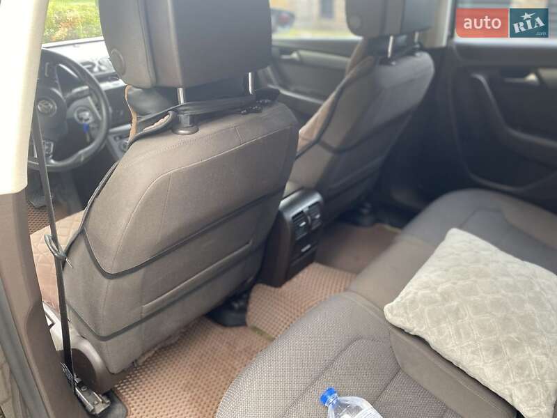 Універсал Volkswagen Passat 2012 в Мостиській