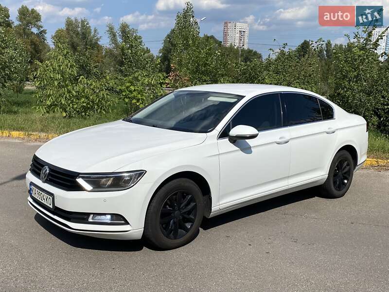 Седан Volkswagen Passat 2015 в Киеве