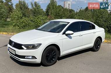 Седан Volkswagen Passat 2015 в 