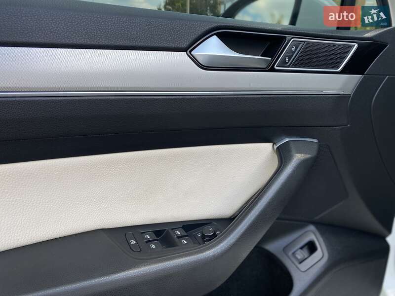 Седан Volkswagen Passat 2015 в Киеве
