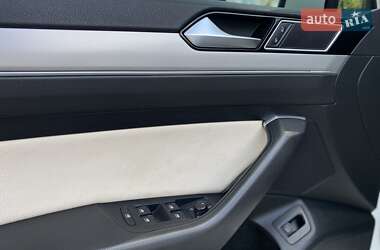 Седан Volkswagen Passat 2015 в 
