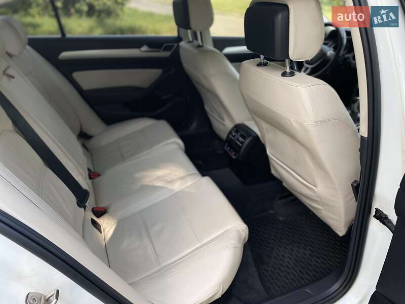 Седан Volkswagen Passat 2015 в Киеве