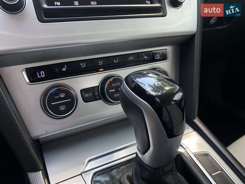 Седан Volkswagen Passat 2015 в Киеве