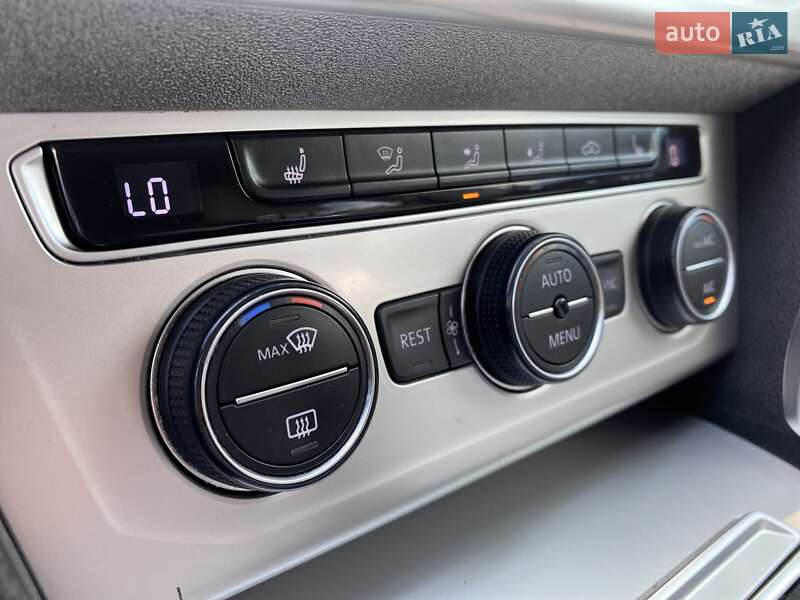 Седан Volkswagen Passat 2015 в Киеве