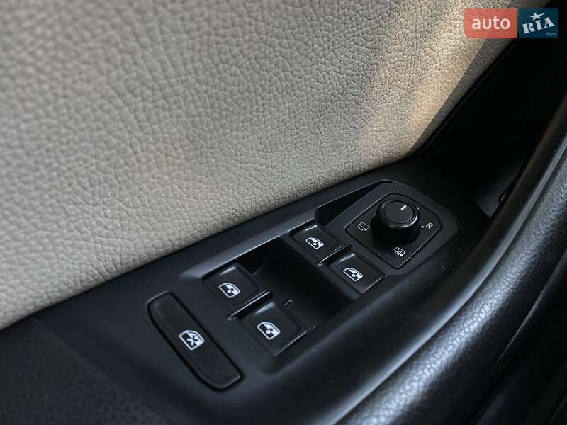 Седан Volkswagen Passat 2015 в Киеве