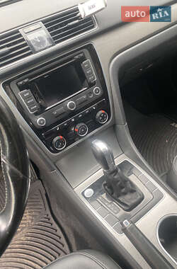 Седан Volkswagen Passat 2015 в 