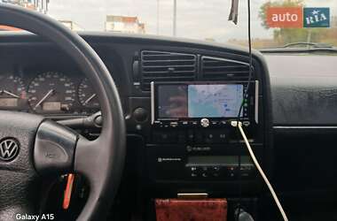 Универсал Volkswagen Passat 1994 в 