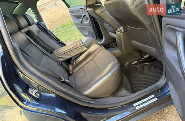 Седан Volkswagen Passat 2004 в  фото 26 Седан Volkswagen Passat 2004 в