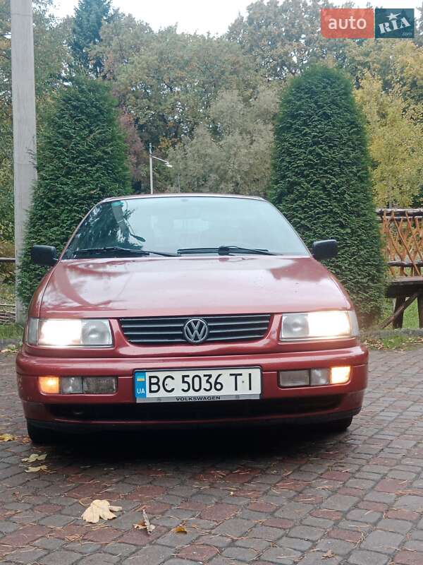 Седан Volkswagen Passat 1995 в Дрогобичі