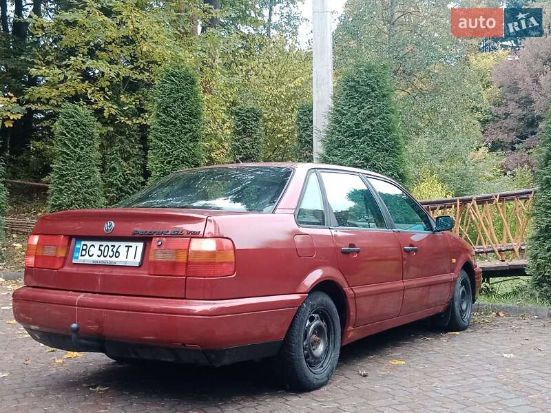 Седан Volkswagen Passat 1995 в Дрогобичі