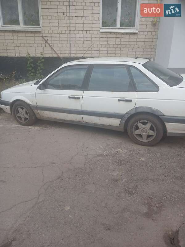 Седан Volkswagen Passat 1990 в Смеле