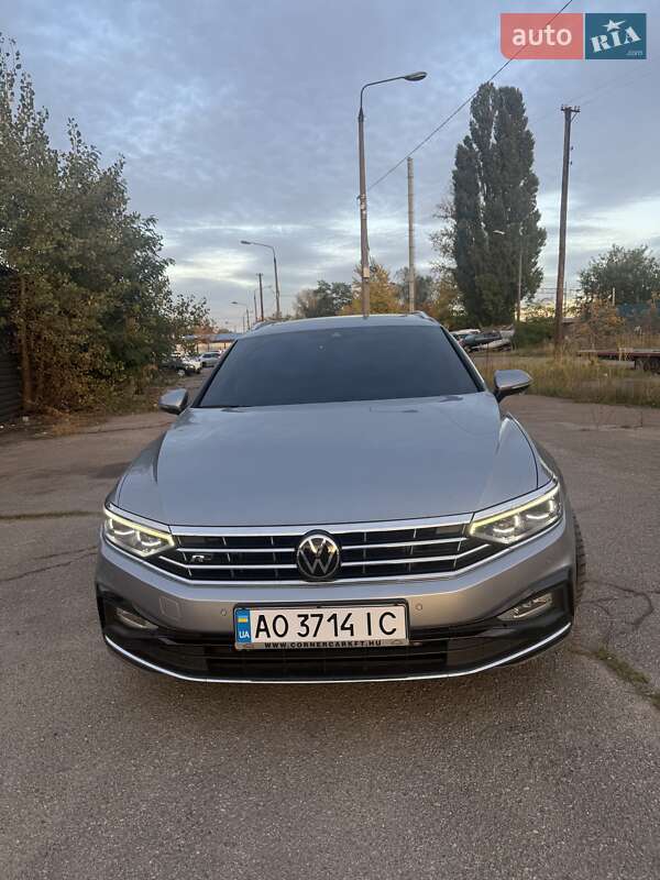 Универсал Volkswagen Passat 2020 в Киеве
