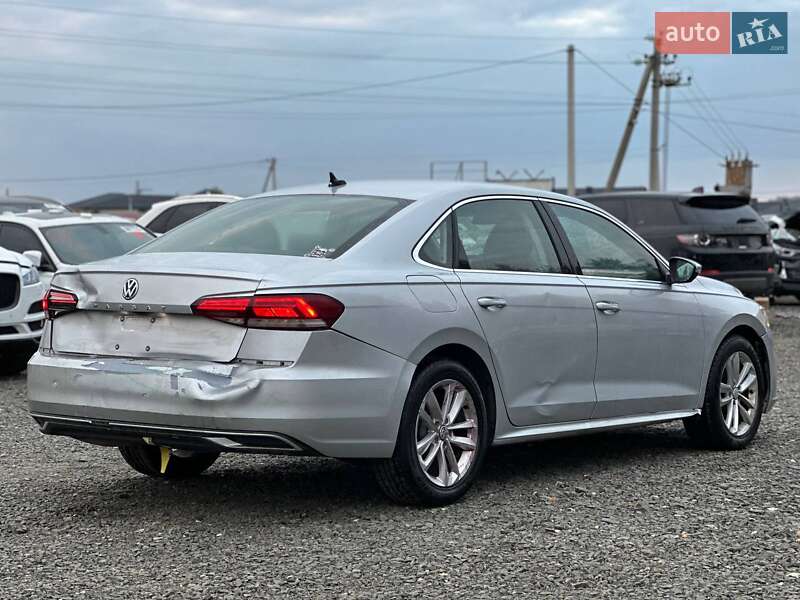 Седан Volkswagen Passat 2020 в Луцке
