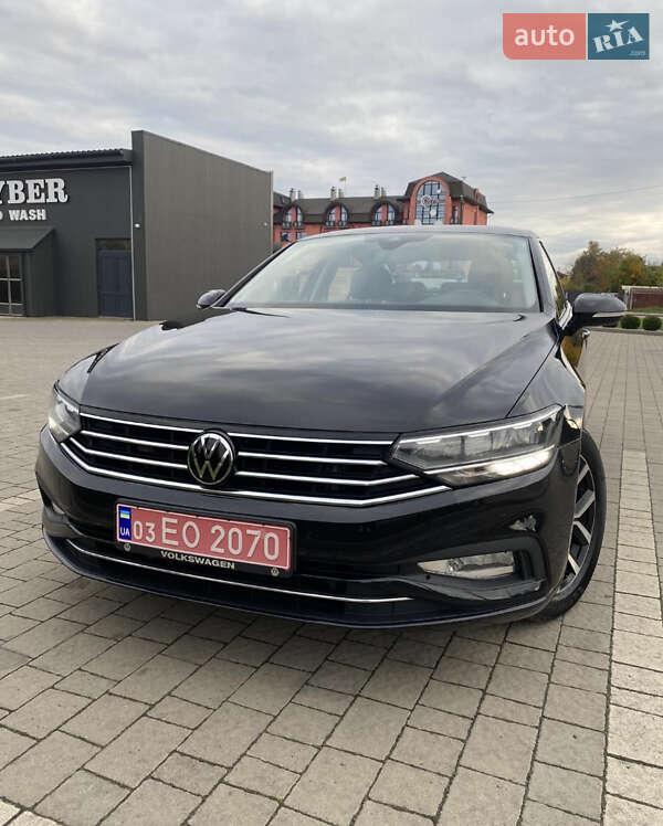 Седан Volkswagen Passat 2020 в Дрогобичі