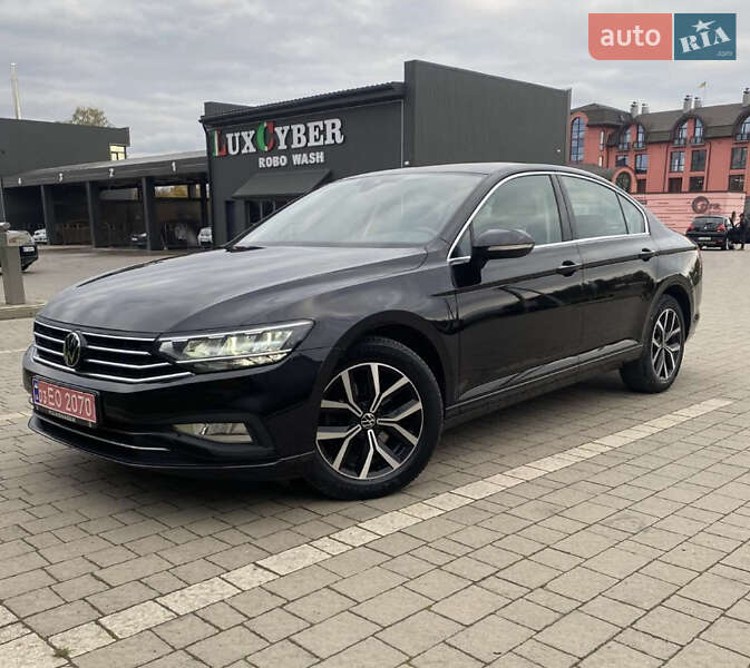 Седан Volkswagen Passat 2020 в Дрогобичі