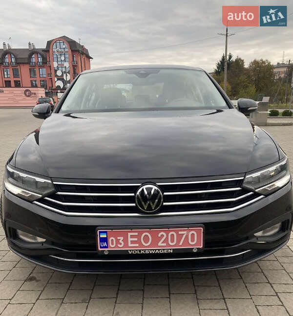 Седан Volkswagen Passat 2020 в Дрогобичі