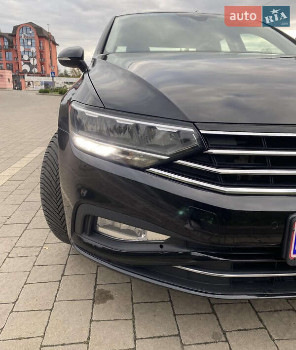 Седан Volkswagen Passat 2020 в Дрогобичі
