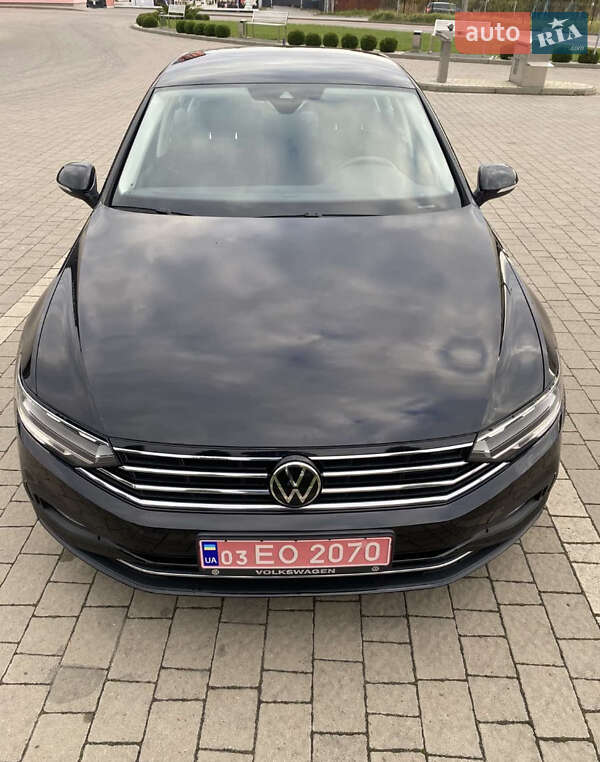 Седан Volkswagen Passat 2020 в Дрогобичі