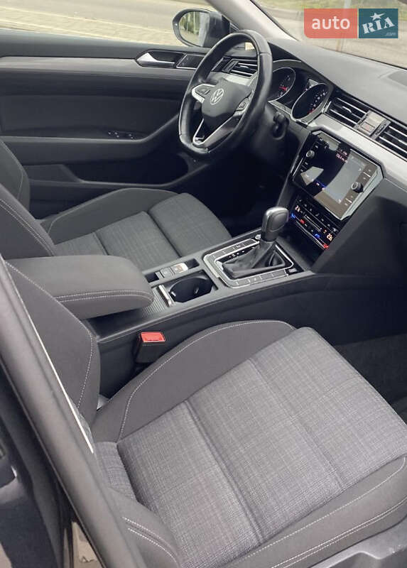 Седан Volkswagen Passat 2020 в Дрогобичі