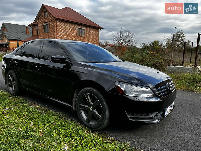 Седан Volkswagen Passat 2012 в Ивано-Франковске