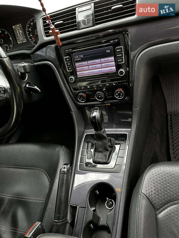 Седан Volkswagen Passat 2012 в Ивано-Франковске