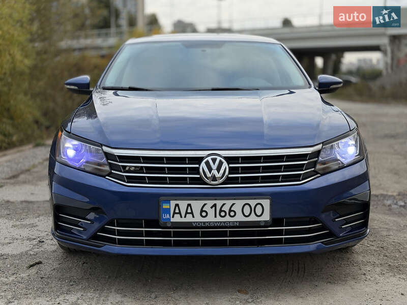 Седан Volkswagen Passat 2016 в Киеве
