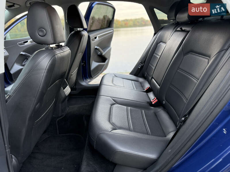 Седан Volkswagen Passat 2016 в Киеве