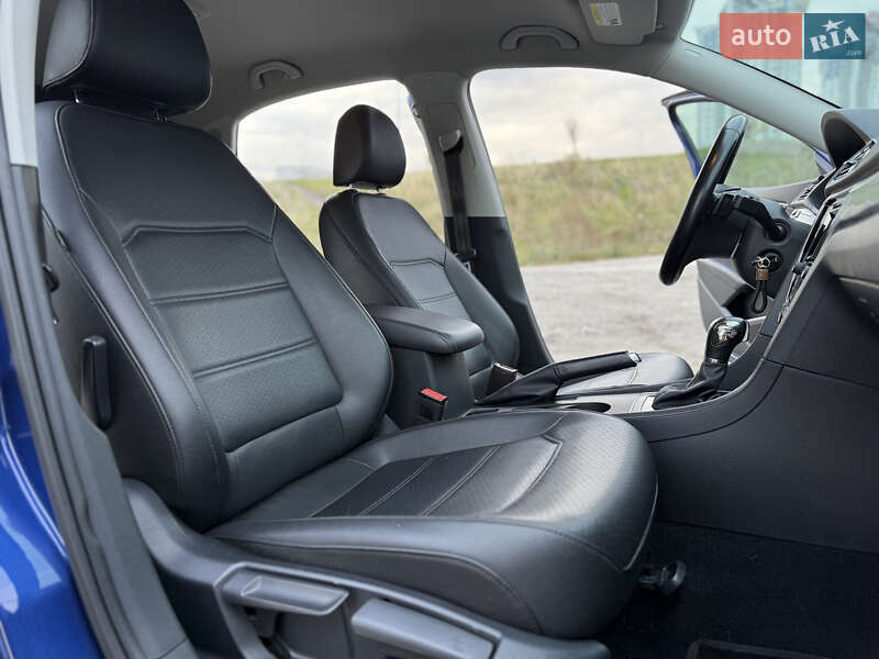 Седан Volkswagen Passat 2016 в Киеве