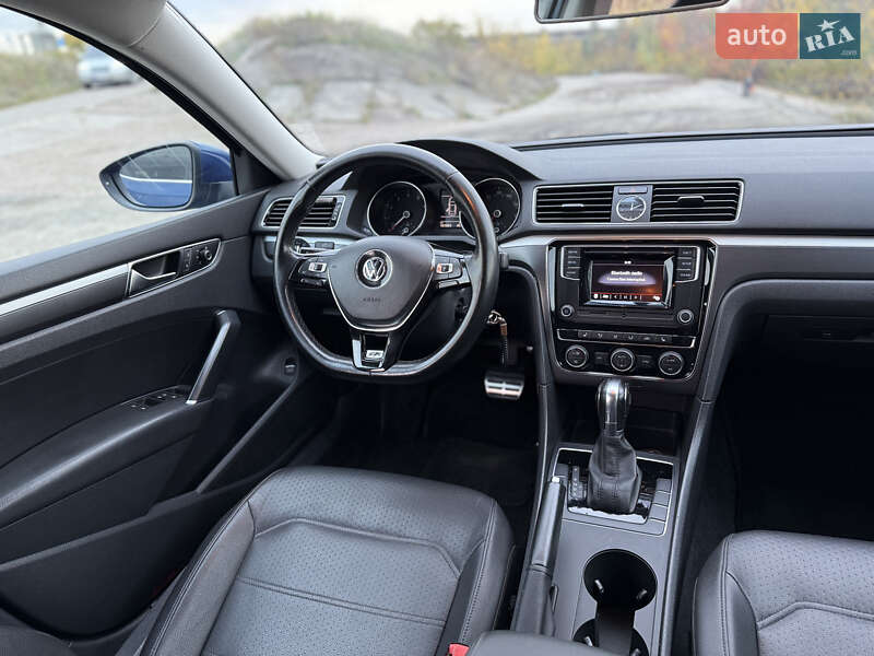 Седан Volkswagen Passat 2016 в Киеве