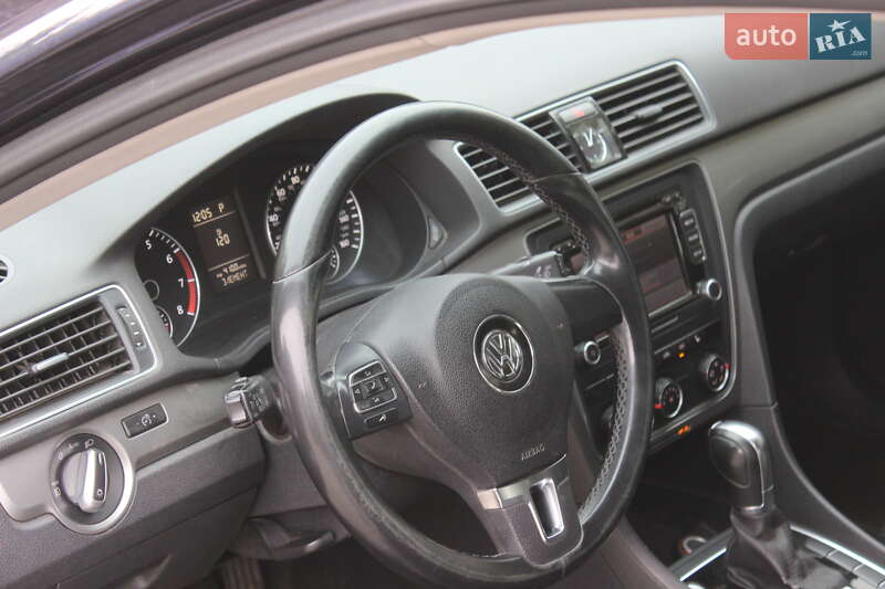 Седан Volkswagen Passat 2015 в Днепре