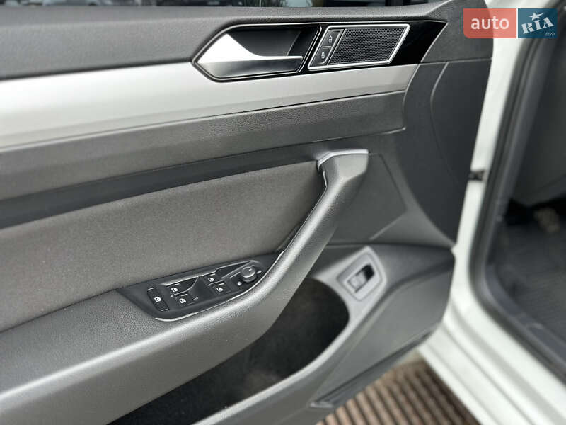 Универсал Volkswagen Passat 2016 в Днепре