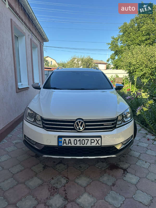 Универсал Volkswagen Passat 2013 в Киеве