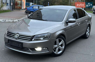 Седан Volkswagen Passat 2011 в Києві