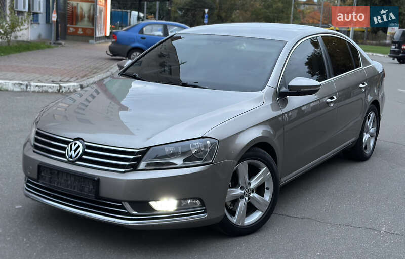 Седан Volkswagen Passat 2011 в Киеве