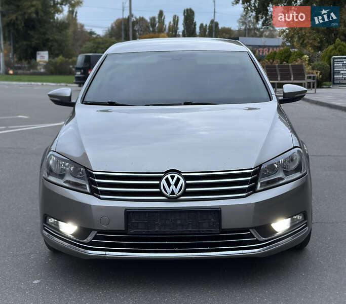 Седан Volkswagen Passat 2011 в Киеве