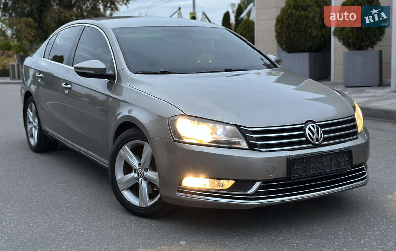 Седан Volkswagen Passat 2011 в Киеве