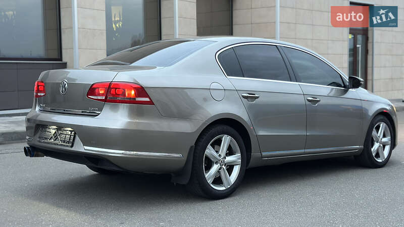 Седан Volkswagen Passat 2011 в Киеве