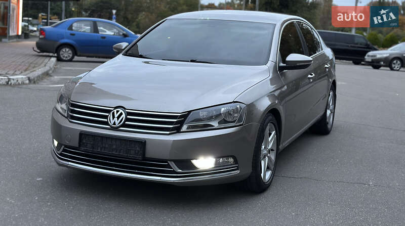 Седан Volkswagen Passat 2011 в Киеве