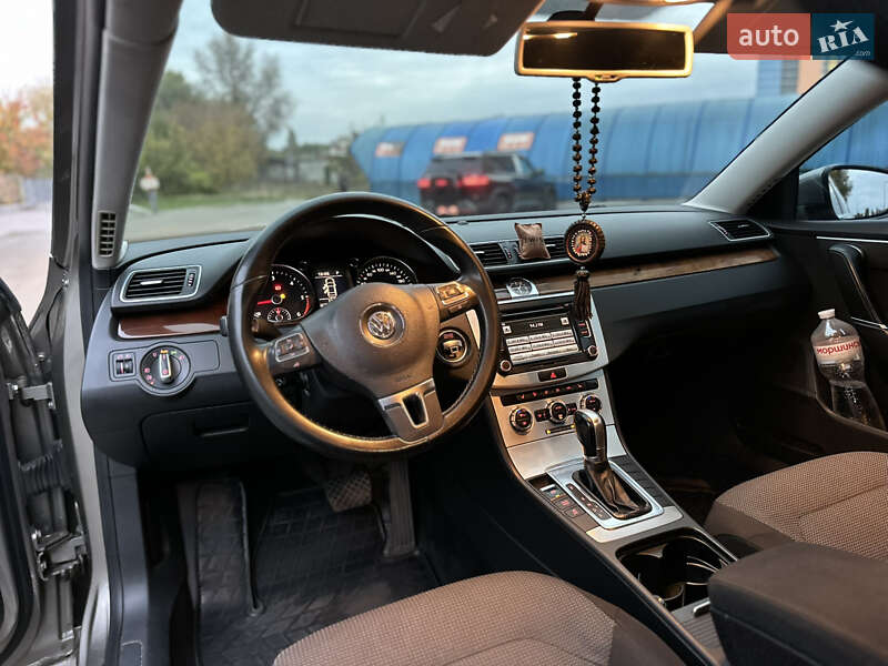 Седан Volkswagen Passat 2011 в Киеве