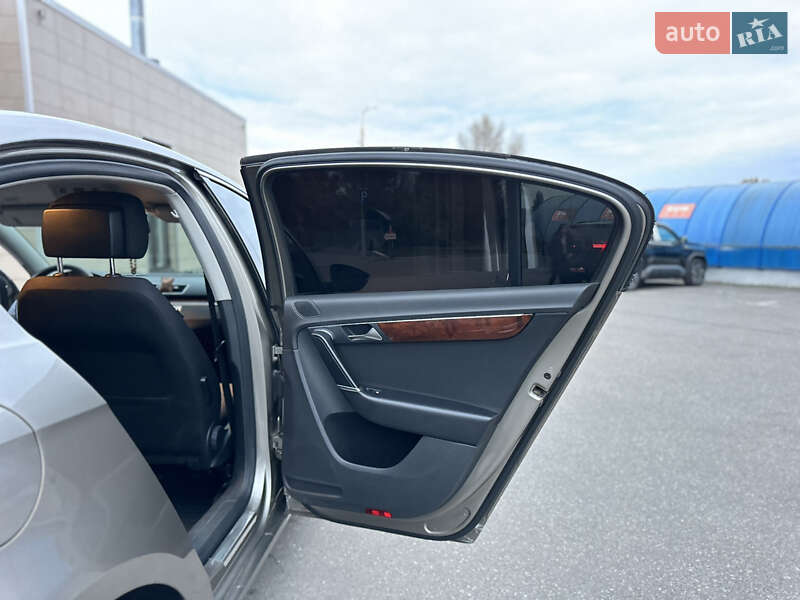 Седан Volkswagen Passat 2011 в Киеве